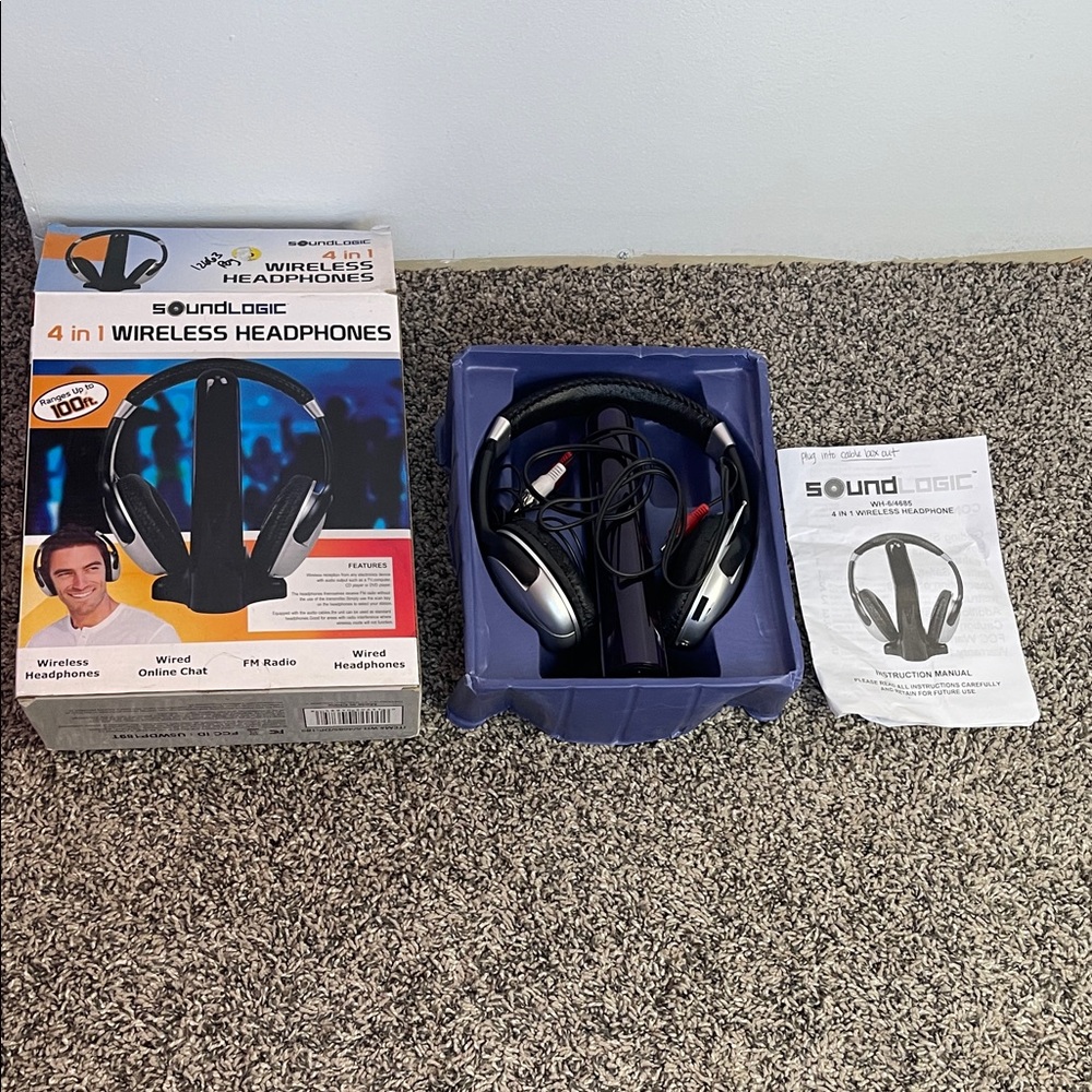4-in-1 Wireless Headphones FM radio wireless or wired SEE FLAWS